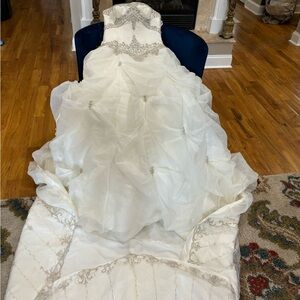 Size 8 wedding dress for a beautiful bride